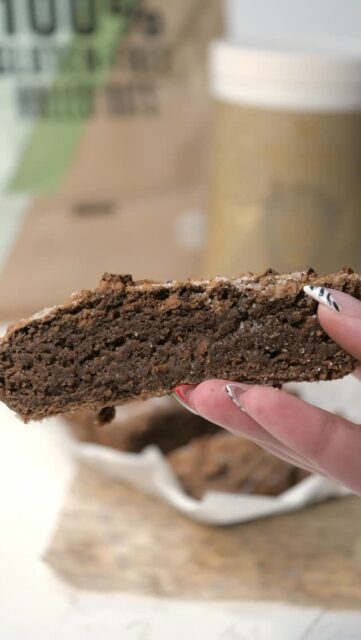 🍫🥄 Овесен протеинов бар – мекичък, гуи и с вкус на есен.
С овес, канела, кленов сироп и любимия ми Plant Protein Superblend – Cinnamon Bark от @myproteinbg . Перфектен за онези моменти, в които искаш нещо сладко, но с протеинова стойност 💪⚡️ А сега голямата новина – на 3.09 стартира Impact Week! Едно от най-големите намаления за годината.
Количествата, особено от новите колекции, свършват много бързо, така че… 🛒 Пълнете кошниците отсега, за да сте готови, когато стане време.#bohemianveg #myproteinbg #impactweek #cinnamonbark #veganprotein #staystrongstaysalty #proteinbar #ovessnack #veganrecipes
#fuelyourambition #myprotein #teammyp
🍫🥄 Soft, gooey oat protein bar with autumn vibes.
Made with oats, cinnamon, maple syrup, and my fave Plant Protein Superblend – Cinnamon Bark from @myprotein. Perfect sweet-but-protein-packed snack 💪⚡️ Big news – Impact Week starts on Sept 3rd! One of the biggest sales of the year.
Stock runs fast, especially from the new collections, so 🛒 fill your carts now and be ready when it drops.#bohemianveg #myprotein #impactweek #cinnamonbark #veganprotein #staystrongstaysalty #proteinbar #oatsnack #plantbasedpower